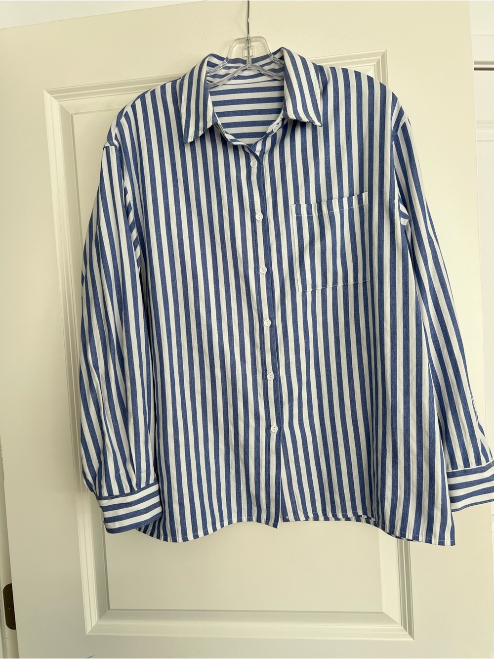 Source Unknown Blue and White Vertical Stripe Button-Down Shirt